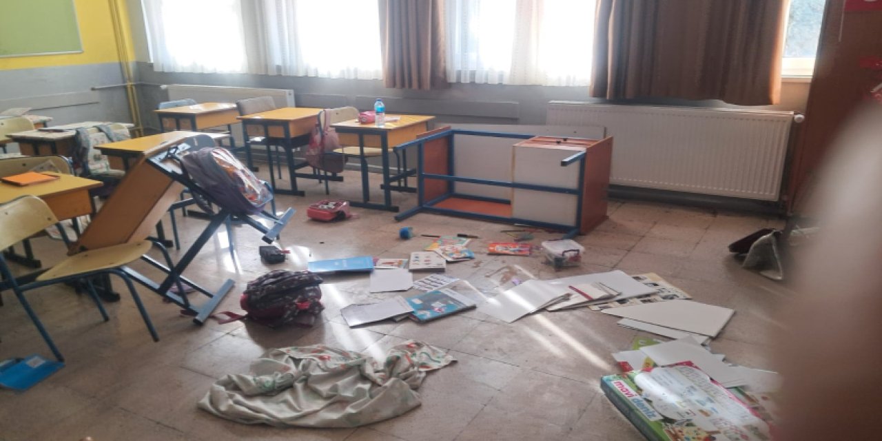 Veli Sınıfı Bastı ve Sınıfı Talan Etti