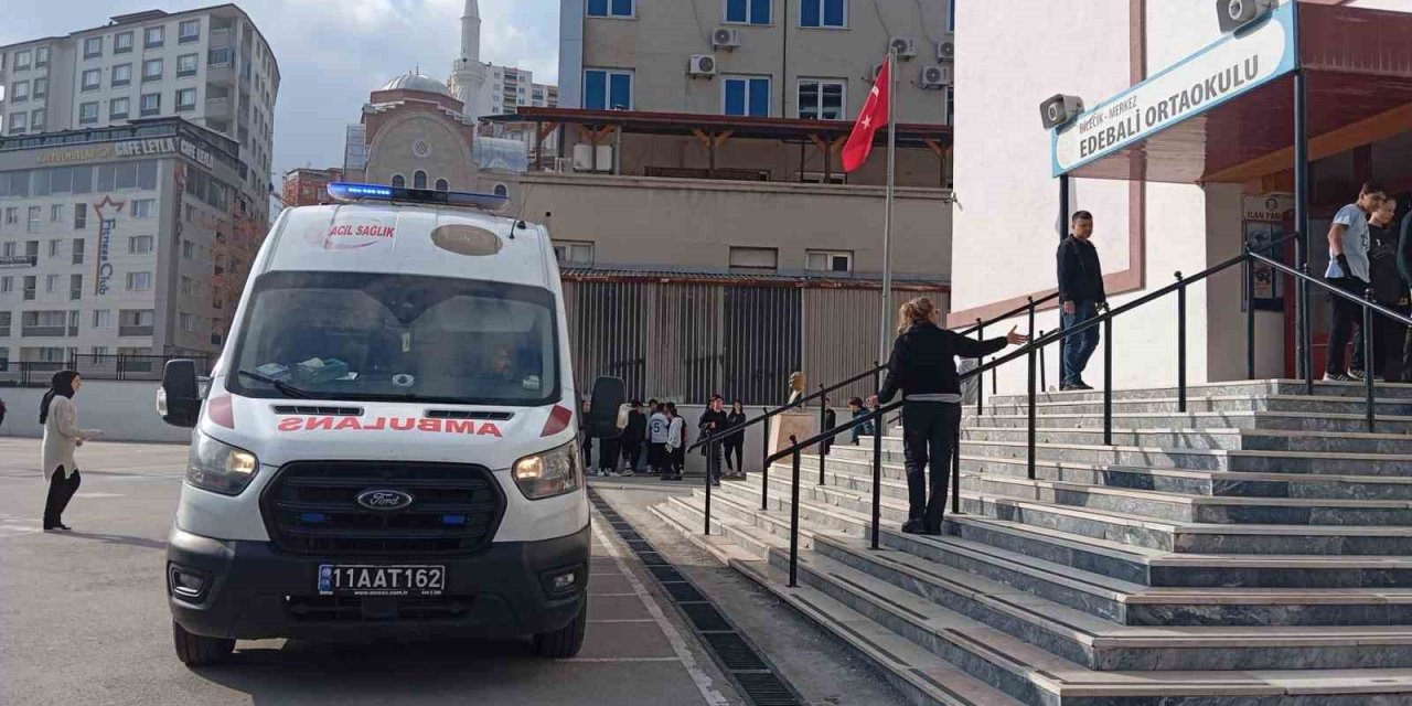 Öğretmen Merdivenlerden Düştü