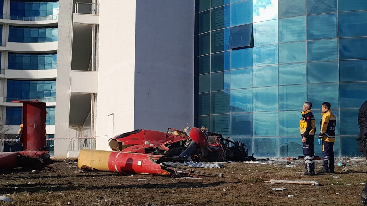 Ambulans Helikopter Düştü 4 Kişi Hayatını Kaybetti