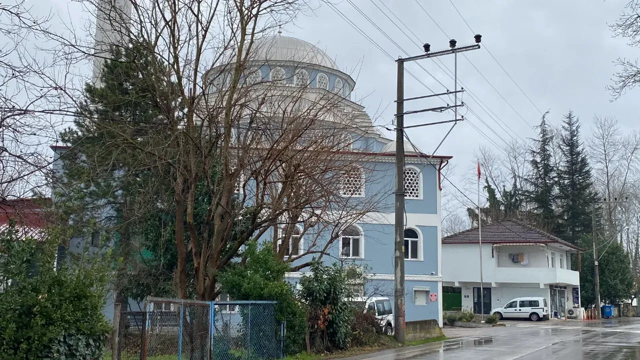 Ölmeden iki camide selasını okuttu, mahalleli hayrete düştü