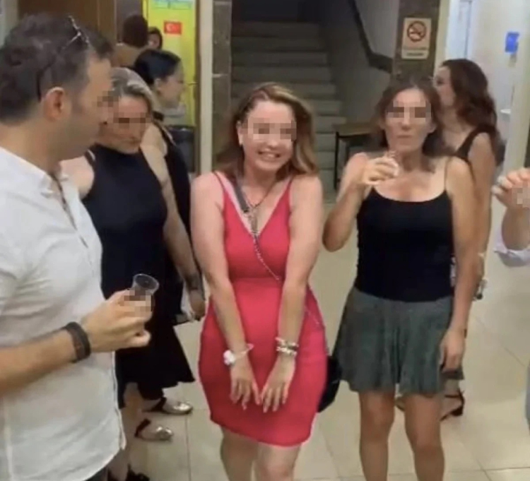 Okulda şampanya patlatan öğretmenler görevden alındı