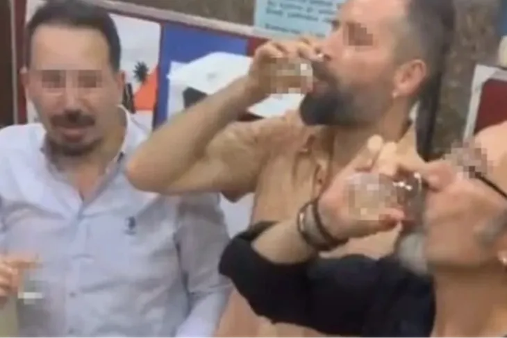 Eğitim İş Okulda Şampanya Patlatan Öğretmenlerle İlgili Sus Pus!