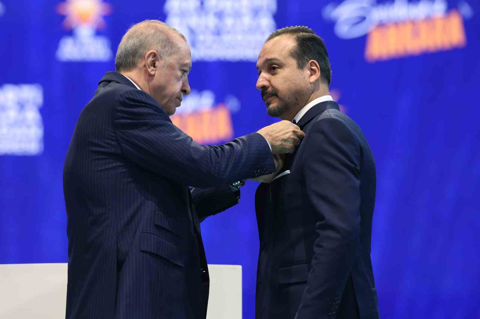 Kürşad Zorlu, AK Parti'ye Katıldı! 'Ülkemize Hizmet İçin Buradayım'