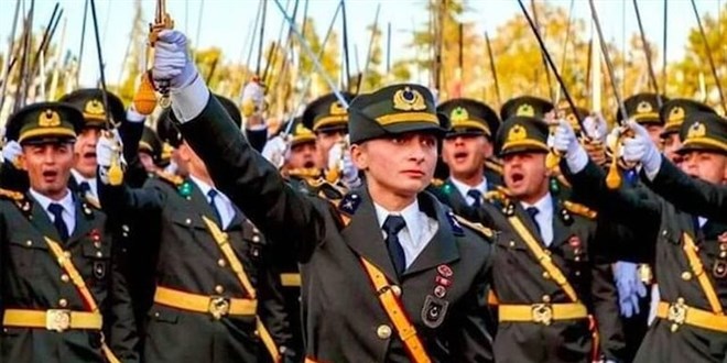 5 Teğmen ve 3 Komutan TSK'dan İhraç Edildi
