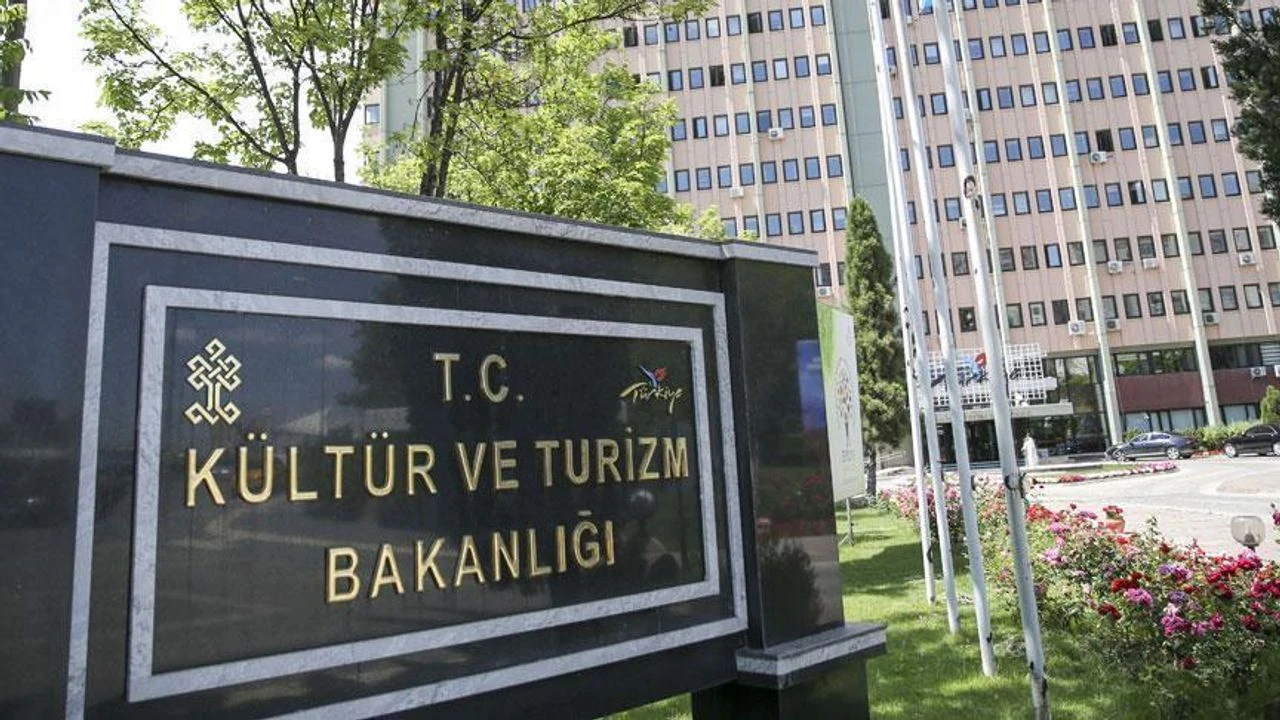 Turizm Bakanı Ersoy'a 'akraba atamaları' ile ilgili 8 soru!