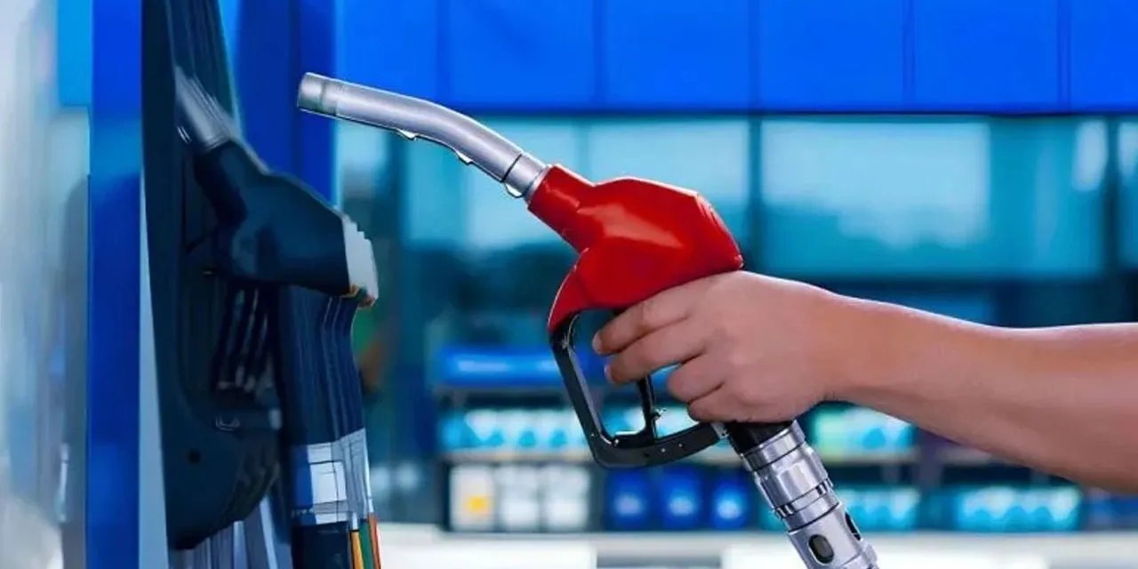 Cuma Günü Benzine Bir İndirim Daha