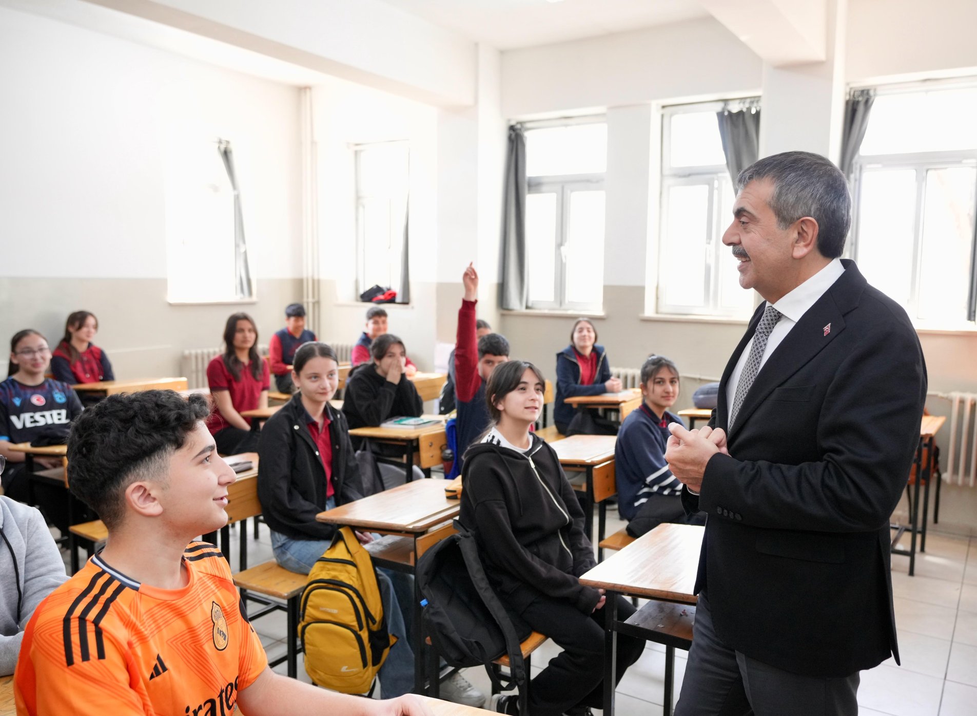 Milli Eğitim Bakanı Yusuf Tekin’den öğretmen ve öğrencilere sürpriz