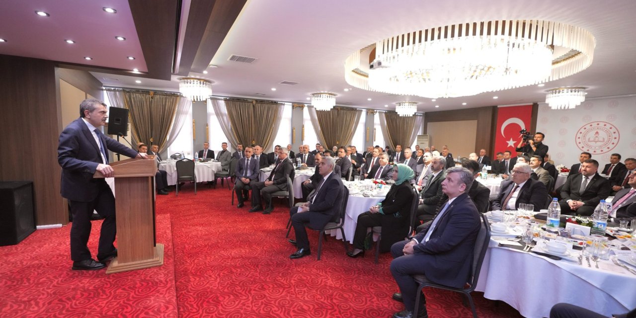 Bakan Tekin'den 81 İlin Milli Eğitim Müdürü İle İftarda Bir Araya Geldi