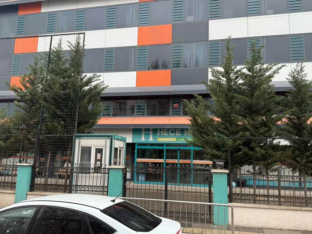 Ankara’da özel okulda büyük kriz! Veliler okulu bastı...