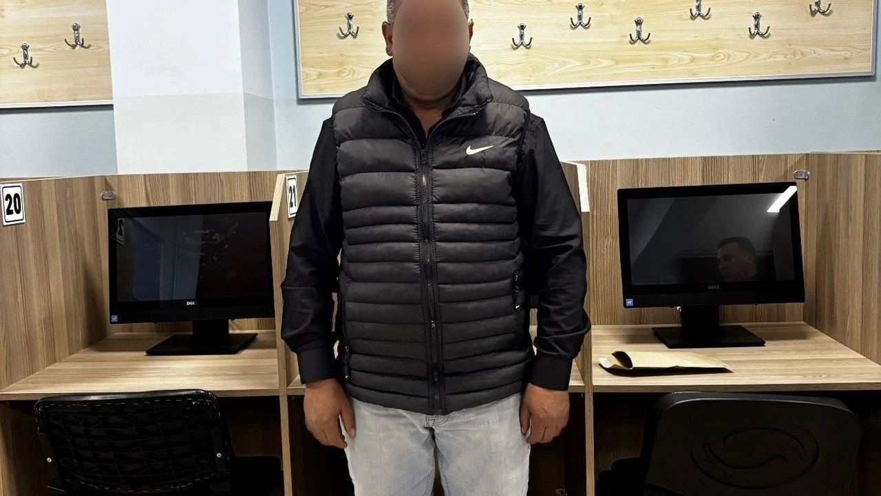 Ehliyet sınavında kopya düzeneği ile yakalandı