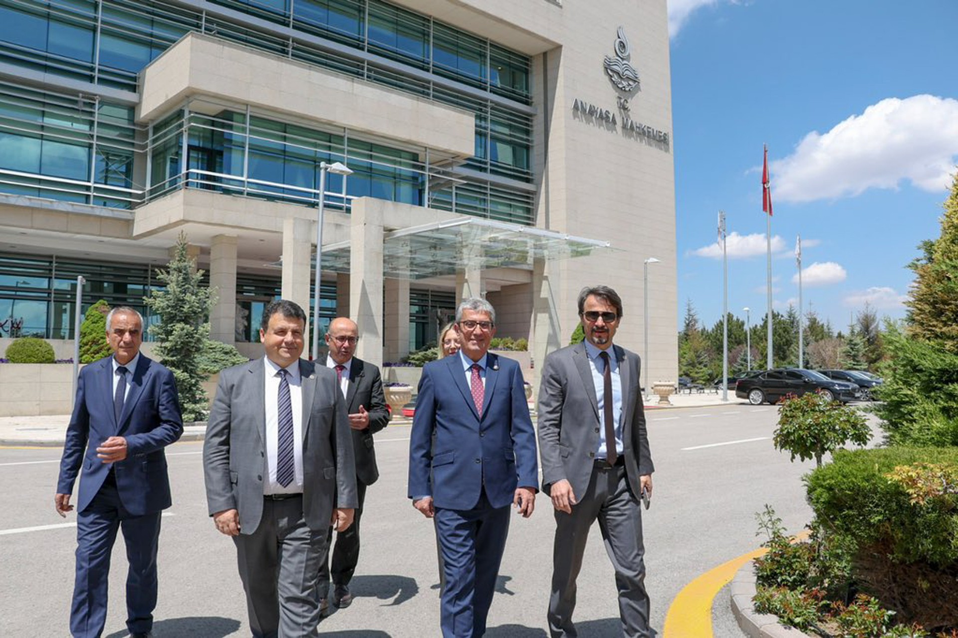 CHP, 2 yeni yasa için AYM'ye iptal başvurusu yaptı