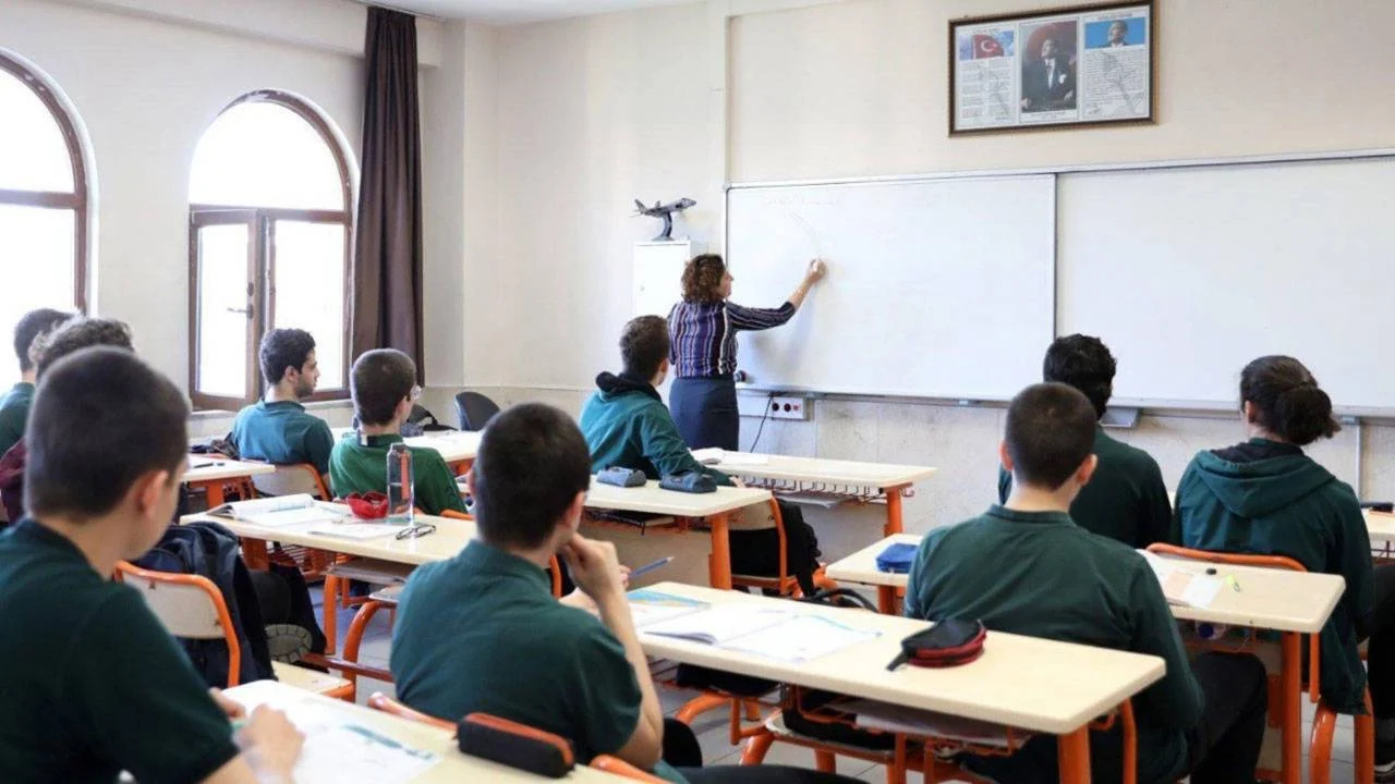 Okullar Tatil Oluyor Mu ?