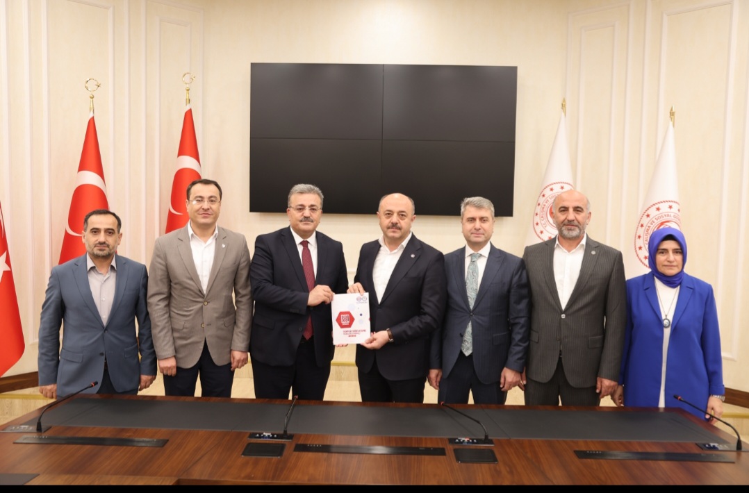 Eğitim-Bir-Sen, Eğitimcilerin Taleplerini 93 Madde İle Toplu Sözleşme Masasına Taşıyor