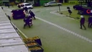 Lodosta can pazarı! İnsanlar etrafa saçıldı