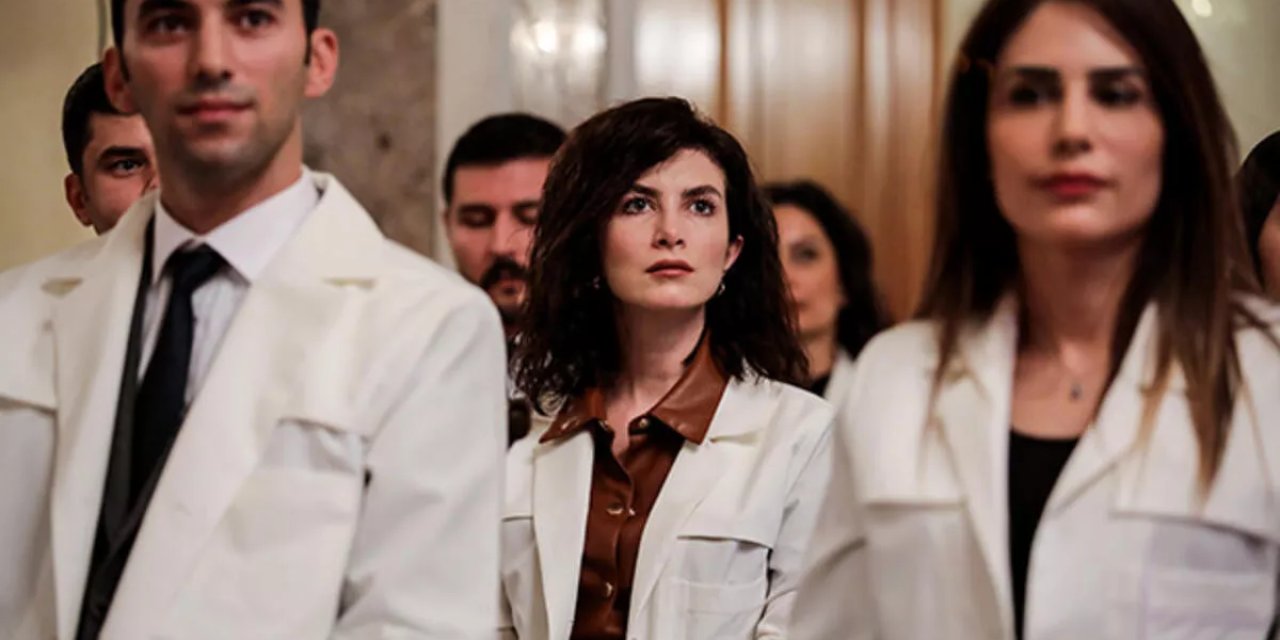 Temizlik Görevlisinin Maaşı Öğretmeni Solladı mı? Eğitim Camiasında Büyük Tepki!