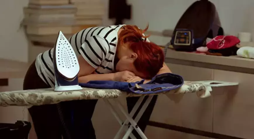 Milyonların Hayatını Değiştirecek O Gizli Silah: Ütü Masasında Devrim Yaratan Yöntem Açığa Çıktı!