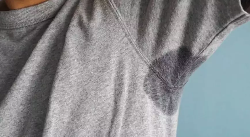 Milyonların Kabusunu Bitiren O Gizli Silah: Deodorantlara Para Sayma Devri Bitti, Tek Malzemeyle Ter ve Kokuya Elveda!