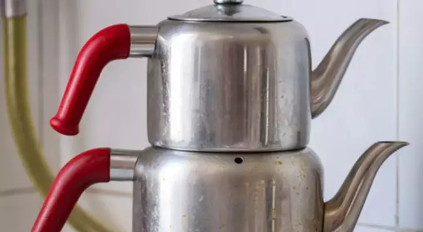 YÜZLERCE YILLIK SIR ÇÖZÜLDÜ: Çaydanlıklarınız Aynaya Dönüşüyor!