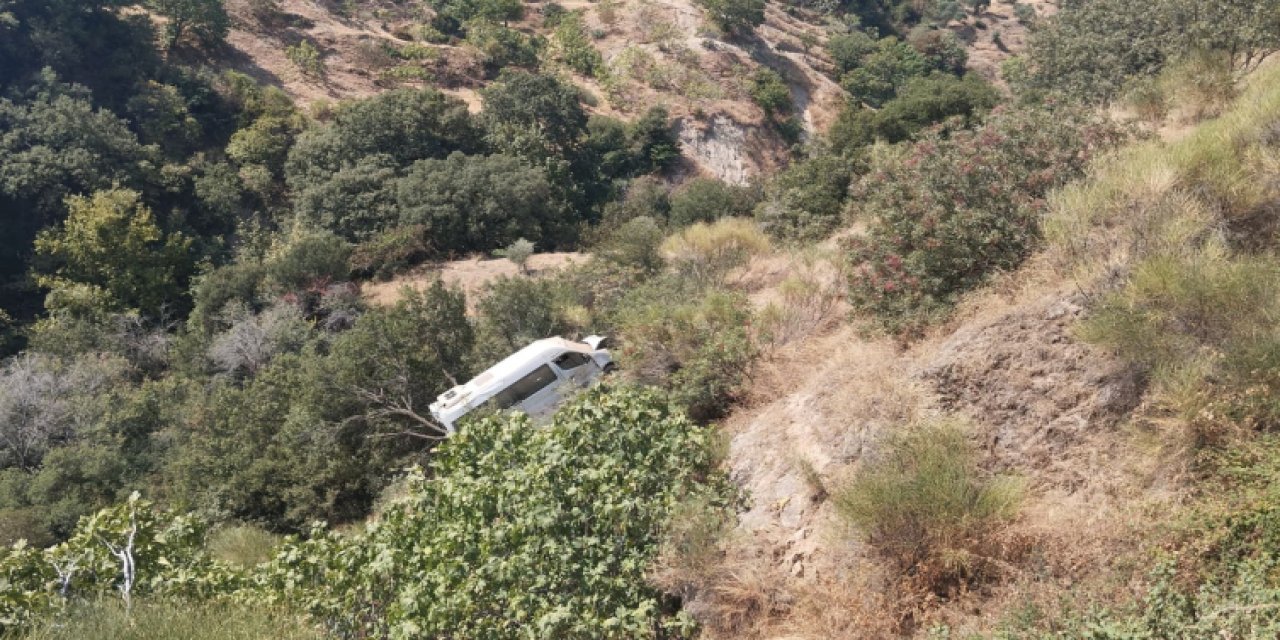 Öğrenci Servisi Uçurumdan Yuvarlandı 4 Öğrenci Yaralı