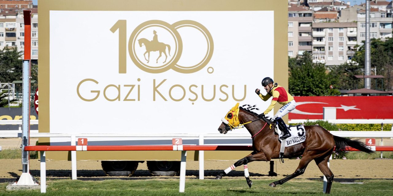 Gazi Koşusunu Bold Pilot'ın Jokeyi Halis Karataş Kazandı