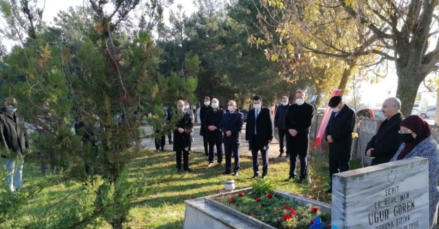 Şehit öğretmen kabri başında anıldı