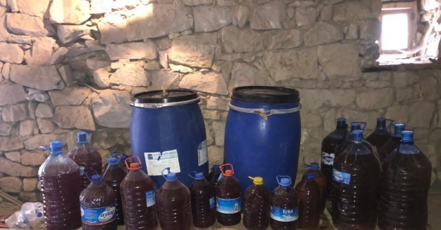 Jandarma ekipleri, kaçak şarap ele geçirdi