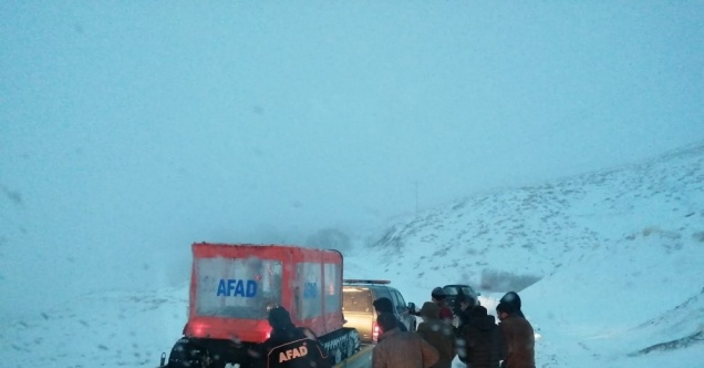 Kar nedeniyle mahsur kalan 3 kişi kurtarıldı