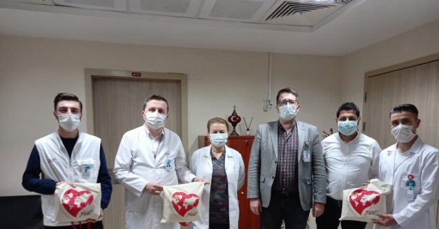 Sağlık çalışanlarına motivasyon kiti hediye ettiler