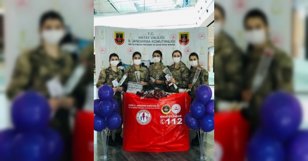 Kadın astsubaylardan kadınlara jest