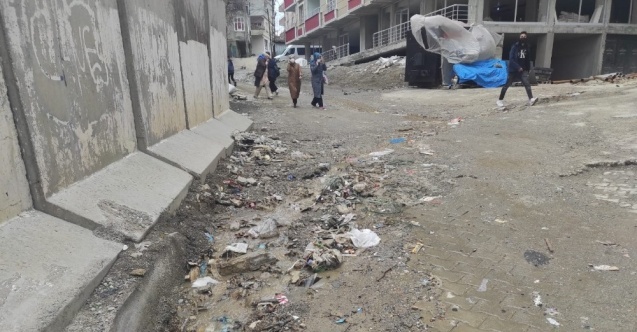 Sason’da onarılmayan cadde ve sokaklar köstebek yuvasına döndü