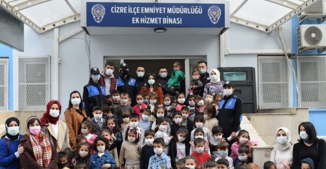 Öğrenciler Cizre Emniyet Müdürlüğü’nü gezdi