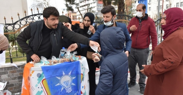 Ak Parti Batman İl Başkanlığından kandil simidi ikramı