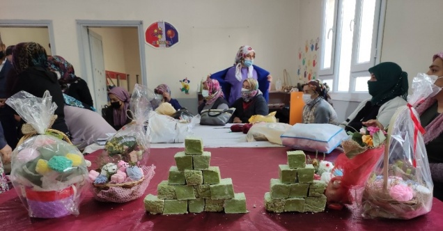 Defne sabunu üreterek aile bütçelerine katkı sunacaklar