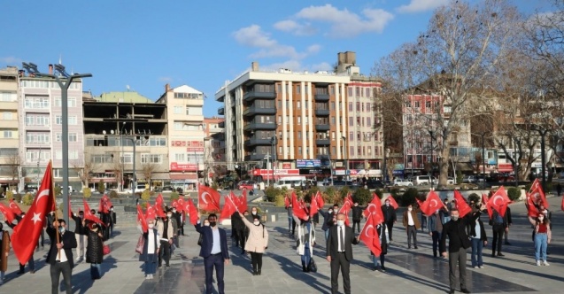 Başkan ve gençler İstiklal Marşı için buluştu