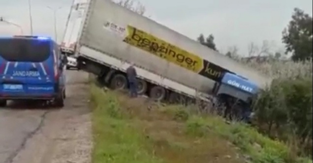 Hatay’da tır devrildi: 1 yaralı