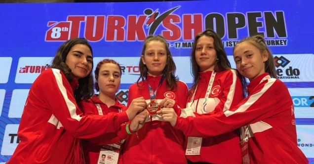 İkizlerden çifte madalya