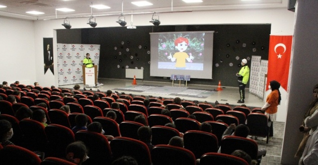 Silopi’de ilkokul öğrencilerine trafik kuralları öğretildi