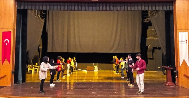 Sahne Maraş’ta Tiyatro Okulu’nda eğitimler başladı