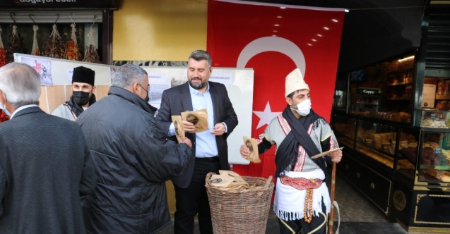 Şehitler anısına Maraş çöreği ikramı