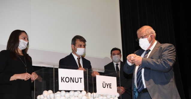 Oturacakları daireyi kurayla belirlediler