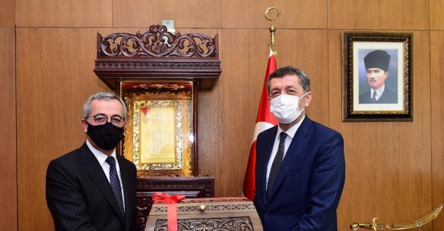 Bakan Selçuk’tan büyükşehir belediyesine ziyaret