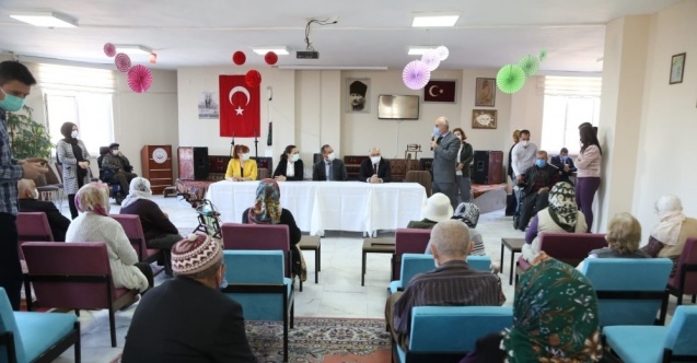 Özdemir’den huzurevine ziyaret