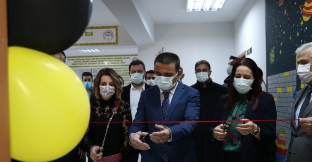 Siirt Valisi Hacıbektaşoğlu, kütüphane açılışını gerçekleştirdi