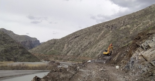 Şenoba’da yol yapım çalışmaları devam ediyor