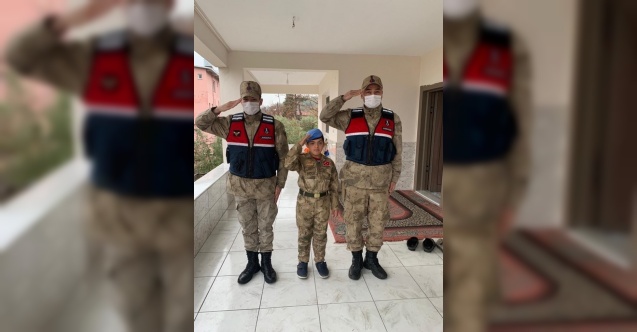 Jandarma’dan down sendromlu çocuğa üniformalı sürpriz