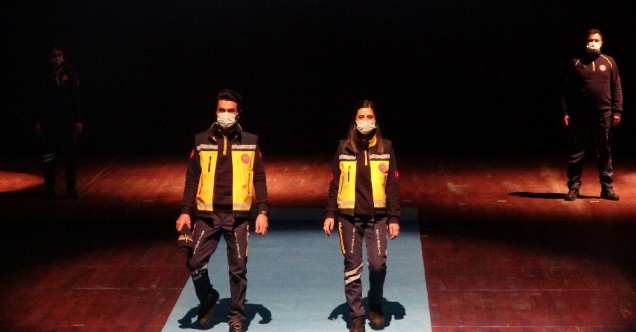 Acil sağlık çalışanlarının yeni kıyafetleri tanıtıldı