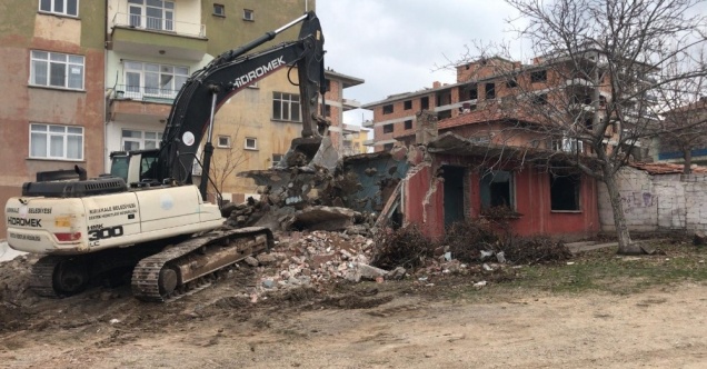 Kırıkkale’de metruk binaların yıkımı sürüyor