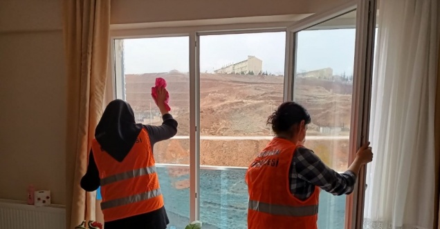 Yahşihan’da belediye ekipleri yaşlıların evlerini temizliyor
