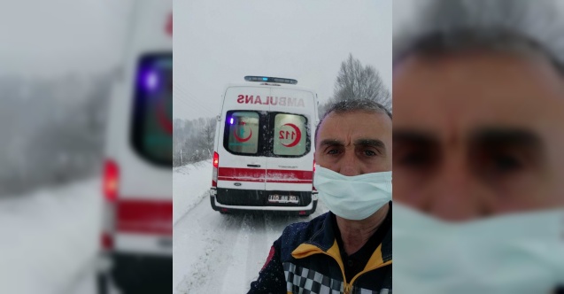 Ambulans karda mahsur kaldı