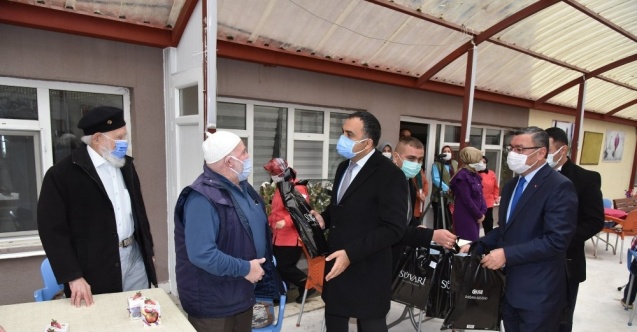 Kaymakam Çelik, huzurevi sakinleriyle buluştu